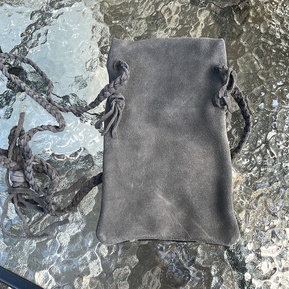 Never used genuine leather Manitobah Mukluks crossbody mini purse/phone purse - Picture 5 of 10